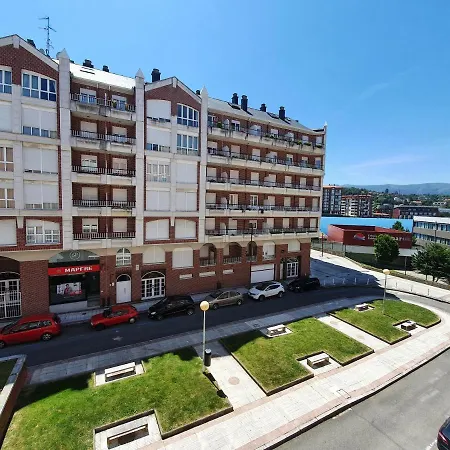 Rossie A Escasos Metros De La Playa Castro Urdiales